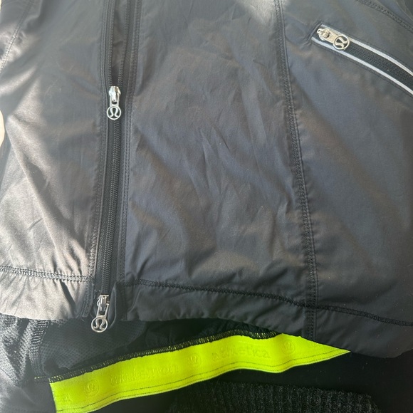 Light Lululemon Running Vest - Picture 4 of 4